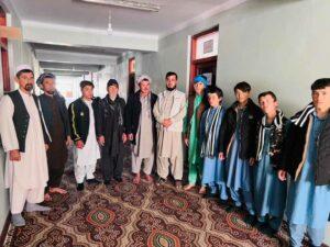 مسؤولین در سرپل: ده‌ها کودک و نوجوان رد مرز شده از ایران به وابسته‌گان شان تحویل داده شدند