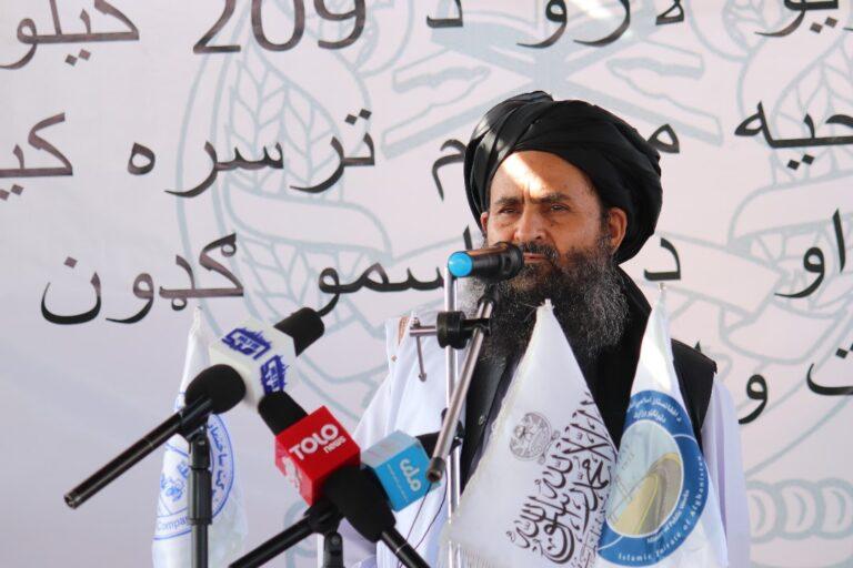 ملا برادر: د نړۍ هیڅ هېواد په داسې توګه کډوال نه دي ایستلي، لکه اوس چې افغانان را ایستل کېږي