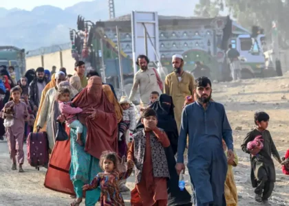 افغانستان و اتحادیه اروپا در مورد اخراج اجباری مهاجرین افغان از پاکستان گفتگو کردند