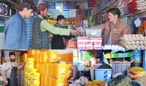 سمنګان کې یو شمېر خلک وايي، حکومت دې د لومړنیو توکو بیې کنټرول کړي