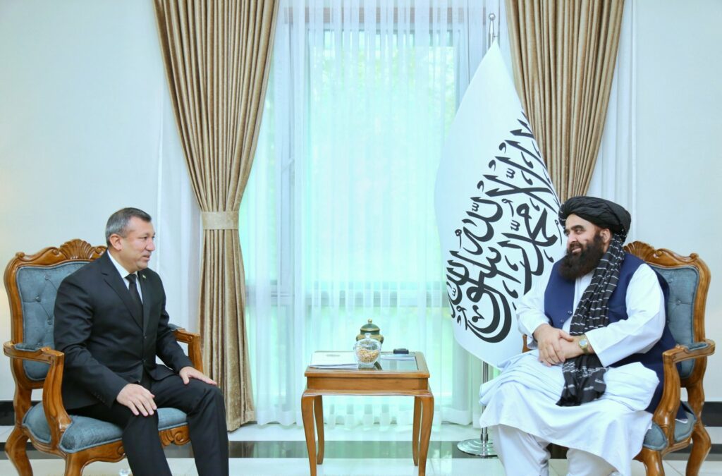 متقی با سفیر ترکمنستان در مورد مسایل اقتصادی گفتگو کرده‌است