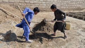 کودکان کارگر در نیمروز از حکومت خواستار حمایت برای آیندۀ شان اند
