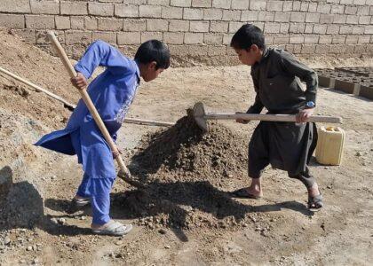 کودکان کارگر در نیمروز از حکومت خواستار حمایت برای آیندۀ شان اند