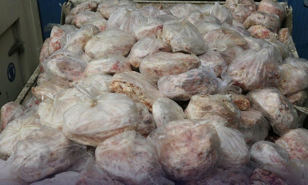 شاروالی کابل بیش از ۵ تُن گوشت مرغ فاسدشده را از بین برد