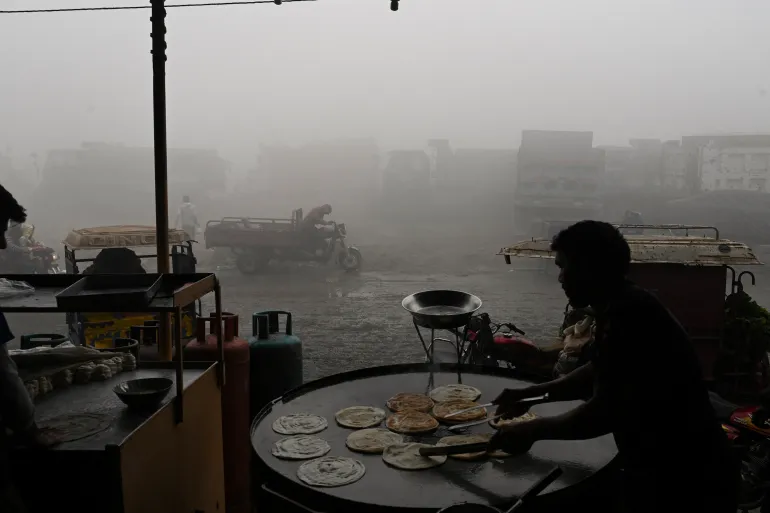 پاکستان برای اولین بار از باران مصنوعی برای مبارزه با آلوده‌گی هوا استفاده کرد