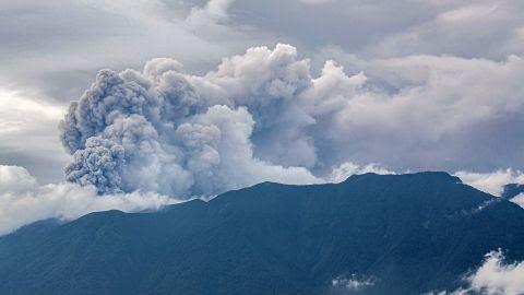 فوران آتشفشان در اندونیزیا؛ ۱۱ تن جان باخته و ۱۲ تن دیگر مفقود شده‌اند