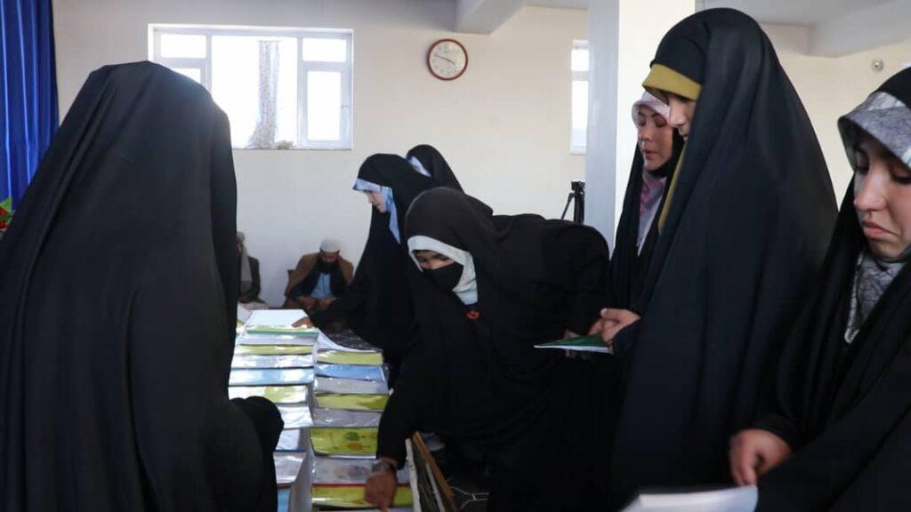 غزني کې د نجونو مدرسو د ښوونکو او زده‌کوونکو هنري او څېړنیزو اثارو نندارتون جوړ شو