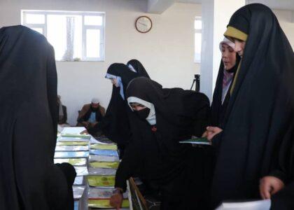 غزني کې د نجونو مدرسو د ښوونکو او زده‌کوونکو هنري او څېړنیزو اثارو نندارتون جوړ شو