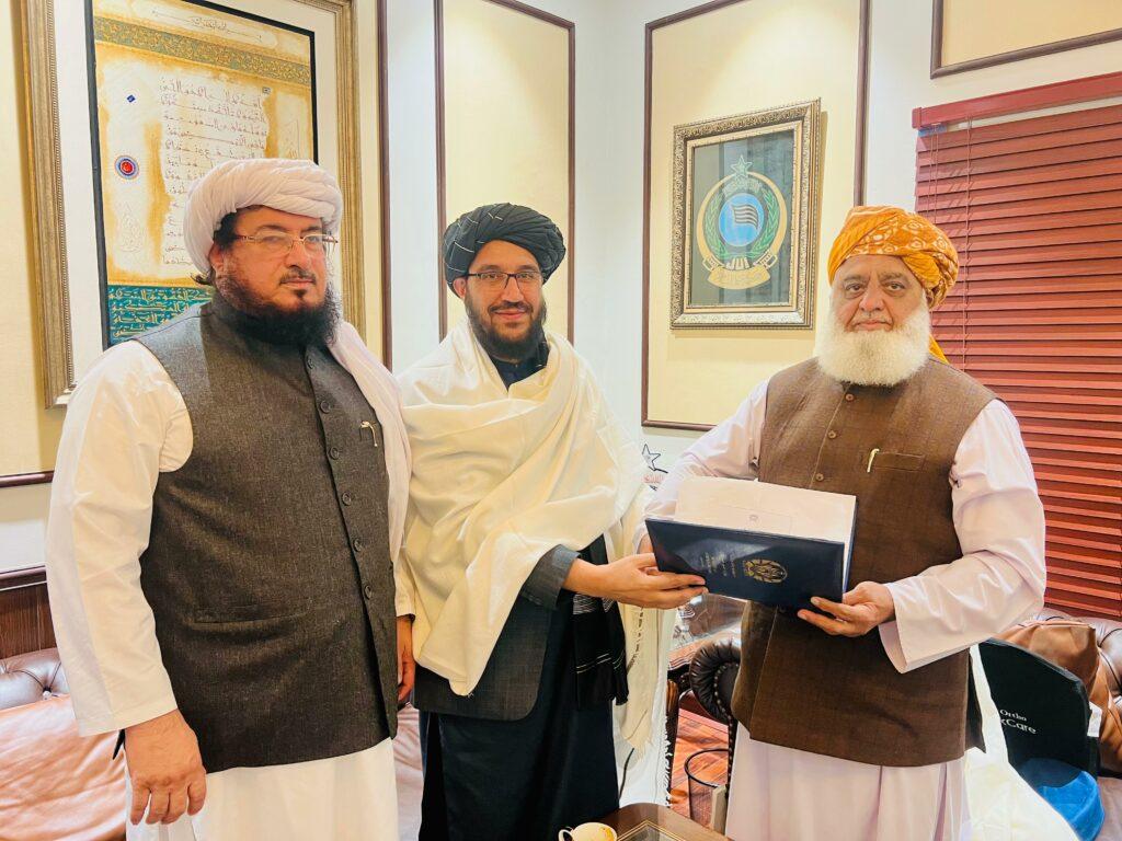 سفیر افغانستان در پاکستان از مولانا فضل‌الرحمن برای سفر به کابل دعوت کرد