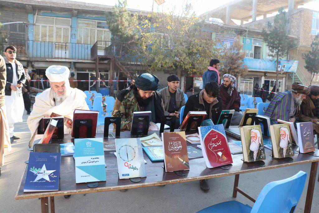 نخستین نمایشگاه خیابانی کتاب در بادغیس راه‌اندازی شد