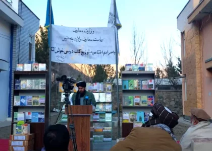 بیش از ۱۱۵ هزار جلد کتاب درسی به مکاتب پنجشیر توزیع شد