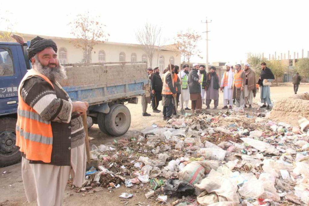حشر عمومی برای جمع‌آوری زباله‌ها در شهر شبرغان راه‌اندازی شد