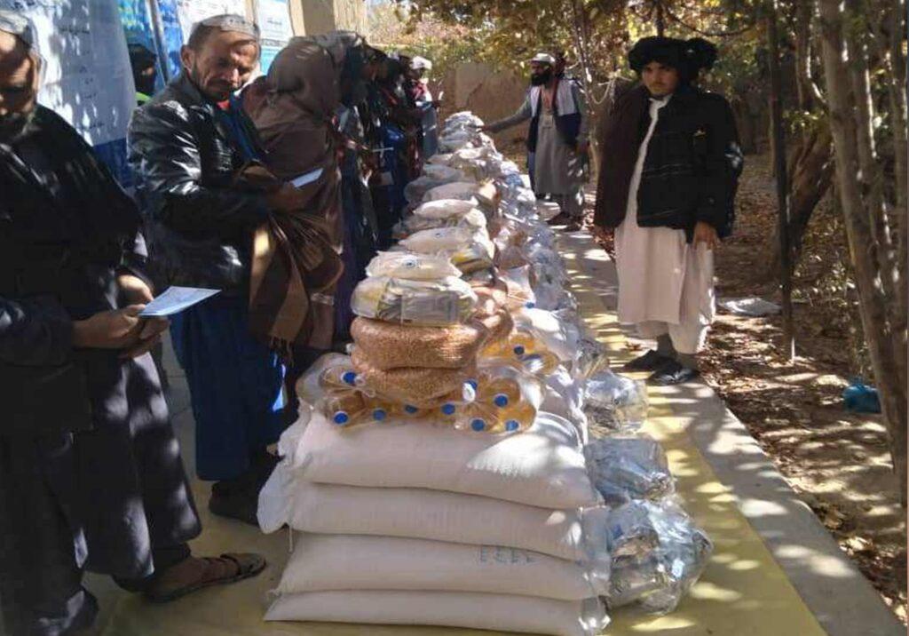 با بیش از ۲۷۰۰ خانواده در فراه کمک مواد غذایی صورت گرفت