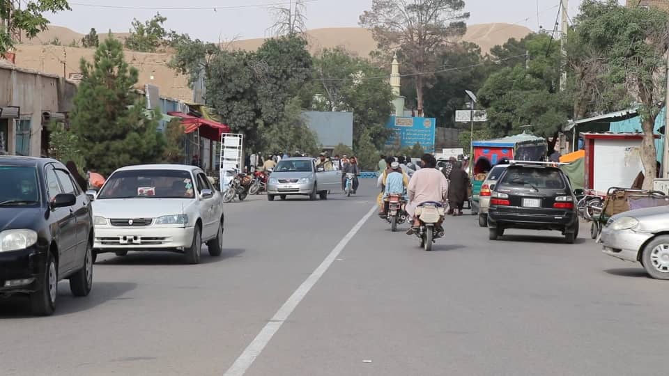 د بادغیس یو شمېر اوسېدونکي: د پاسپورټ وېش لړۍ دې چټکه شي