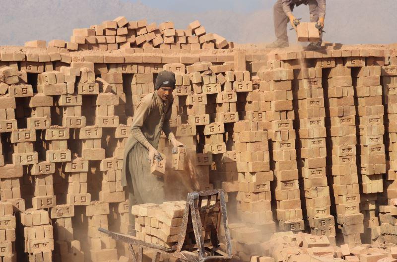 Number of child workers in Nangarhar brick kilns decreases
