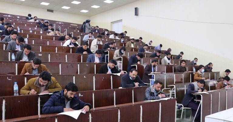 امتحان اکمال تخصص با اشتراک هزاران تن به‌شمول زنان برگزار شد