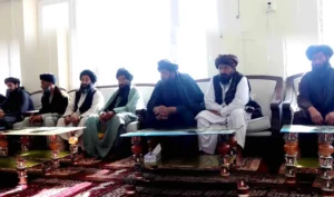 د خاص اروزګان ولسوالۍ خلک مرکز ترینکوټ ته د غځېدلي سړک رغولو غوښتنه کوي