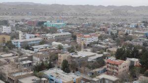 بادغیس کې د یوې ترافیکي پېښې له امله دوه کسان مړه او لس نور ټپیان شوي