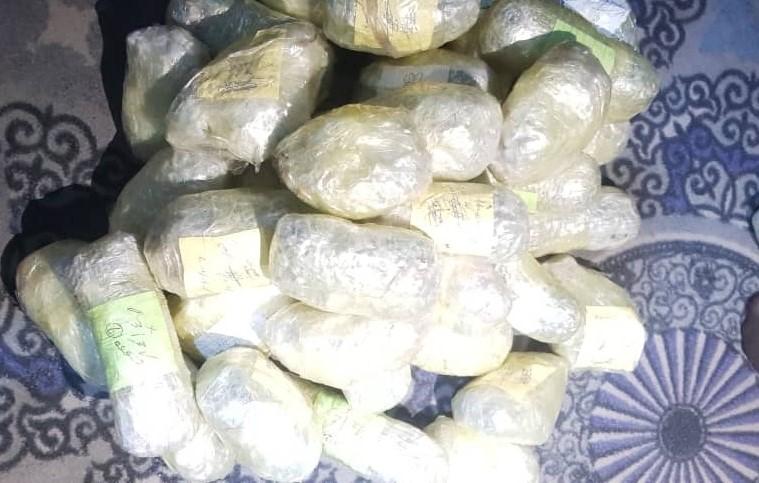 Bid to smuggle precious stones to Pakistan foiled