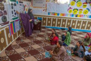 یونیسف روان زېږدیر کال څه باندې ۳،۵ میلیون کسانو ته د ناچاودو توکو خطرونو په اړه پوهاوی ورکوي
