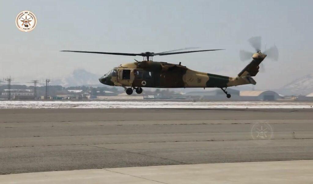 وزارت دفاع ملی از ترمیم یک فروند هلیکوپتر «بلک‌هاک» امریکایی خبر می‌دهد