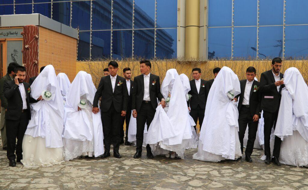 مراسم عروسی دسته‌جمعی ۲۸ زوج جوان در کابل برگزار شد