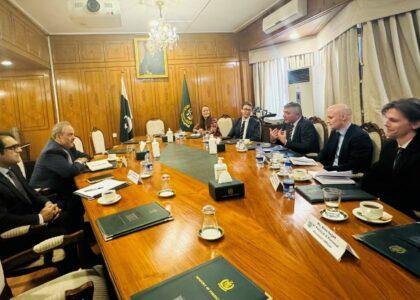Durrani, Moller discuss problems of Afghan refugees