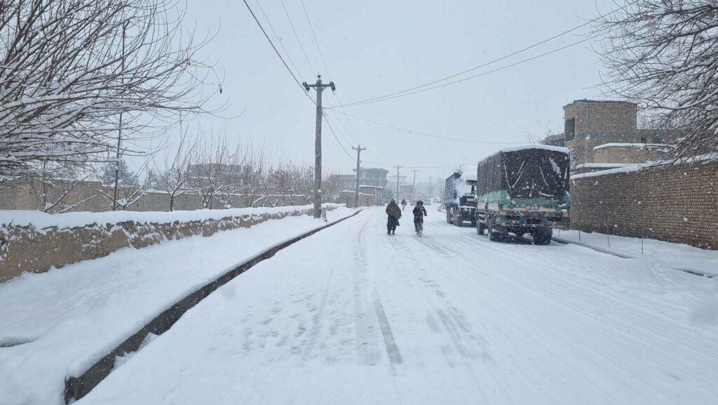 شاهراه قلعه‌نو-هرات به روی ترافیک مسدود شد