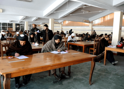 هېواد کې له څه باندې ۱۳زره ديني عالمانو د سويې د تثبیت ازموينه واخیستل شوه