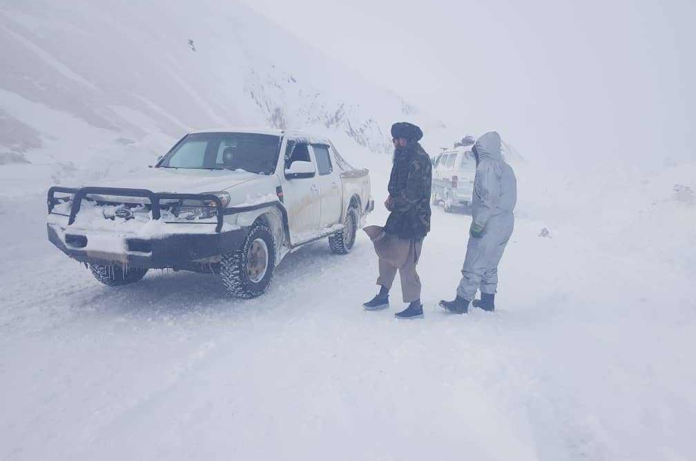 Heavy snowstorms close key roads in Bamyan