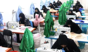 یک زن در هرات برای ده‌ها زن دیگر زمینۀ کار را فراهم کرده‌است
