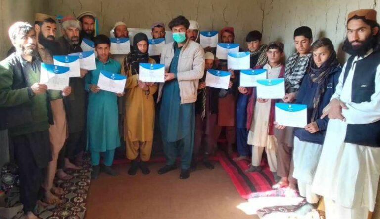 لوګر کې څه باندې زر کسان د سواد له زده‌کړو فارغ شول