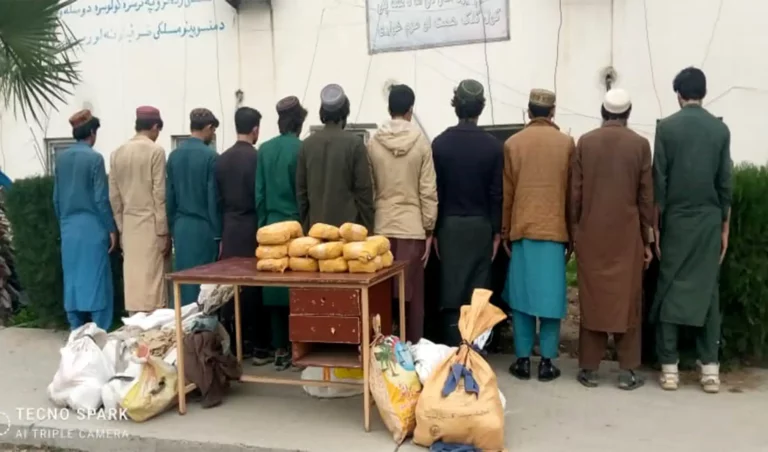 ننګرهار کې د ۵۹ کيلوګرامه نشه‌يي توکو قاچاق په تور ۱۱ کسان نيول شوي