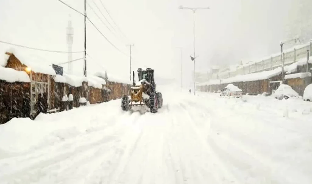 Kunar-Nuristan highway reopens after snowfall closure