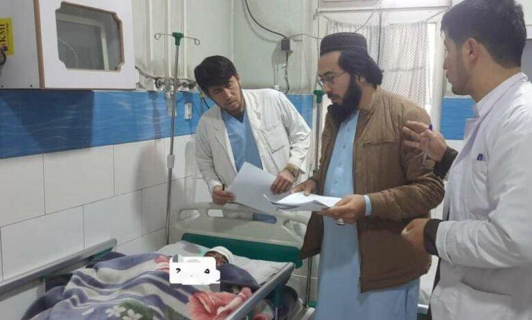 د سمنګان – بغلان پر لویه لار ترافیکي پېښه کې یو کس مړ او اووه نور ټپیان شوي