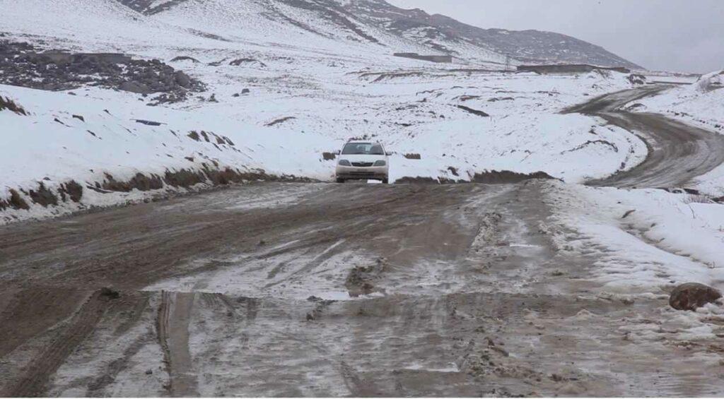 Snow clogs Uruzgan-Kandahar highway