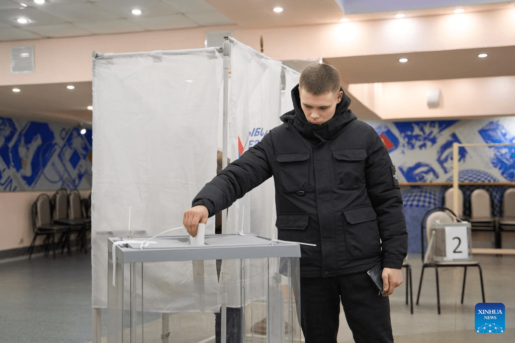 Putin favorite as Russians cast vote in presidential elections  