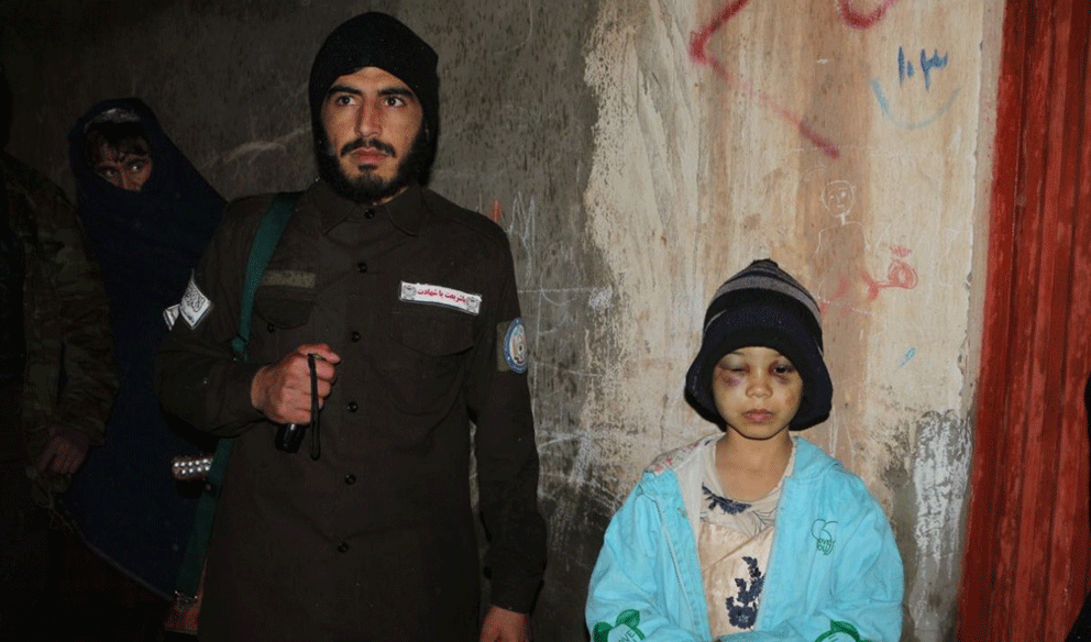 دختر خردسالی در هرات که توسط پدرش پس از لت‌وکوب حبس شده بود، رها گردید