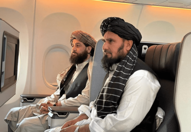 سرپرست وزارت دفاع و لوی درستیز حکومت سرپرست به قطر رفتند