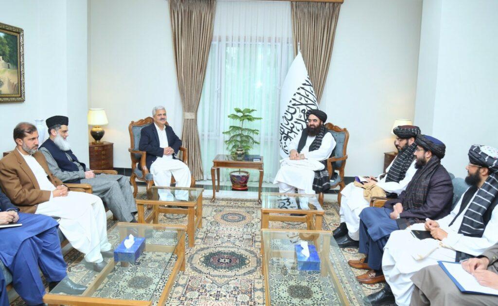 افغانستان و پاکستان روی تقویت روابط تجارتی و حل مشکلات تجارگفتگو کردند