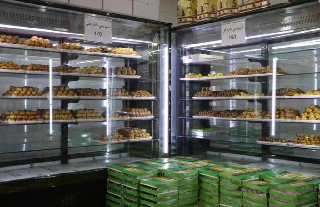 بازار گرم شیرینی‌فروشی‌ها در هرات؛ مسؤولین: قیمت و کیفیت را به‌گونۀ مداوم کنترول می‌کنیم
