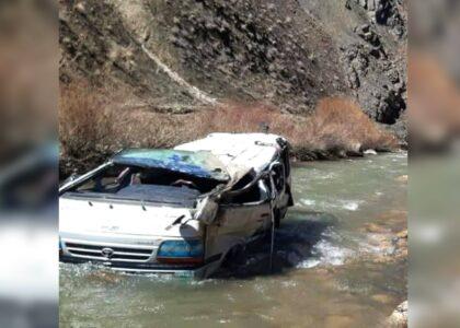 حادثهٔ ترافیکی در ولایت بامیان یک کشته و ۱۳ زخمی بر جا گذاشت