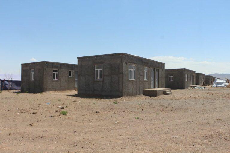 د هرات زلزله‌ځپلو ته ۴۰ نور کورونه وسپارل شول