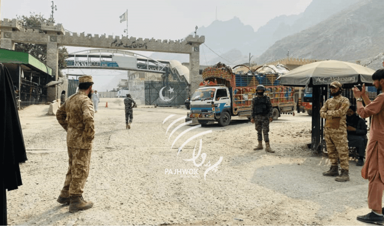 More than 11,200 Afghans return from Pakistan, Iran last week