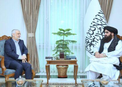 متقی با سفیر ایران در کابل روی گسترش روابط دوجانبه گفتگو کرد