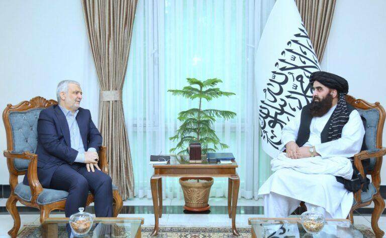 متقی با سفیر ایران در کابل روی گسترش روابط دوجانبه گفتگو کرد