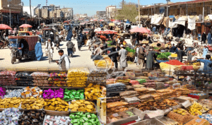 برخی باشنده‌گان جوزجان از افزایش بهای مواد خوراکی و میوۀ خشک در آستانۀ عید شکایت دارند