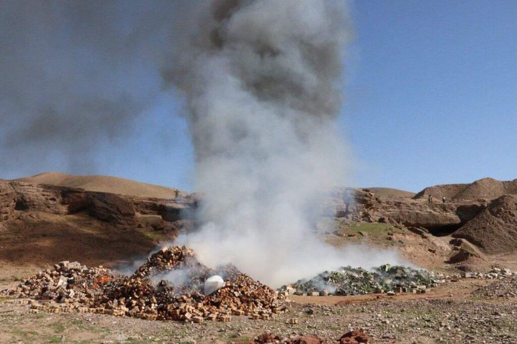 دو صد تُن مواد غذایی و غیرغذایی تاریخ‌گذشته و بی‌کیفیت در هرات حریق گردید