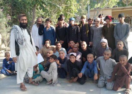 د پاکستان له زندانونو تازه ازاد شوي ۳۲ افغانان هېواد ته راستانه شول