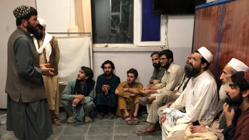 ۲۱ مهاجر افغان از زندان‌های پاکستان آزاد شدند